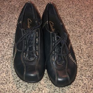 Clarks 6M leather navy blue shoe